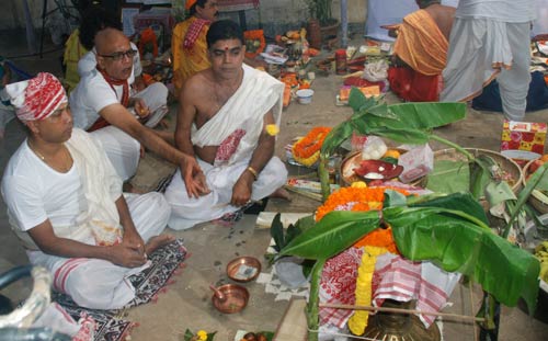 पैतृक आवास पर हुआ भूपेन हजारिका का श्राद्ध