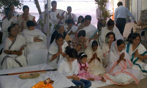 पैतृक आवास पर हुआ भूपेन हजारिका का श्राद्ध