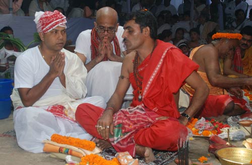 पैतृक आवास पर हुआ भूपेन हजारिका का श्राद्ध