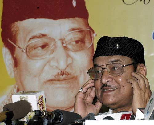 2 नवंबर 2011: तस्‍वीरों में देखें दिनभर की बड़ी खबरें | पढ़ें