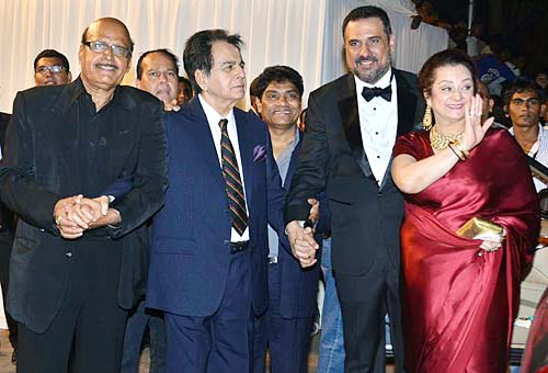 बोमन ईरानी के बेटे की रिसेप्शन पार्टी... | बोल्‍ड होती बालाएं... 