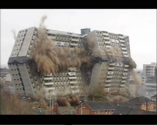 स्‍कॉटलैंड: चंद लम्‍हों में ढह गई इमारत