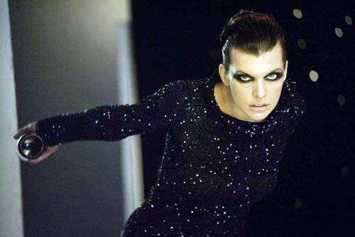 'महाविनाश' के कंसेप्ट पर मिला का 'सुपर अवतार' |  बिकनी मॉडल्‍स