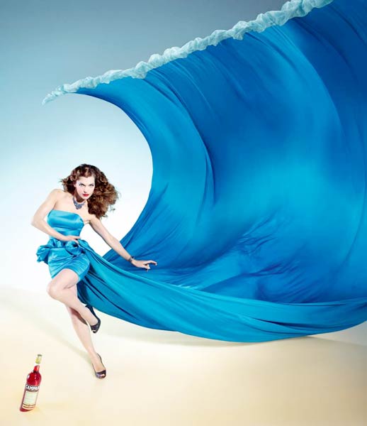 'महाविनाश' के कंसेप्ट पर मिला का 'सुपर अवतार' |  बिकनी मॉडल्‍स