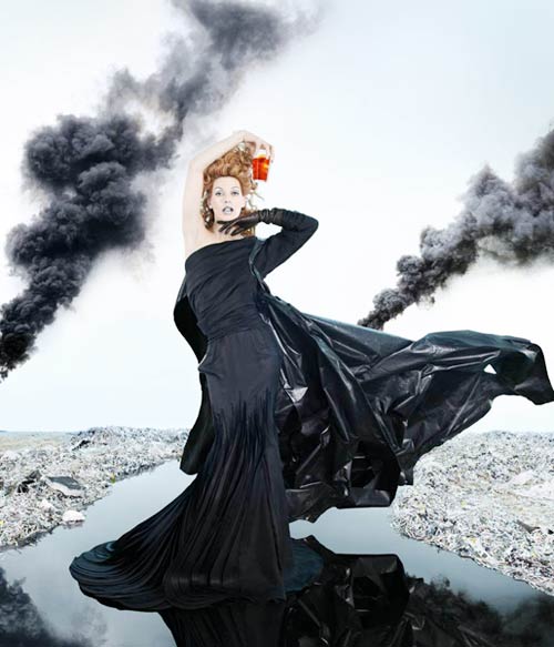 'महाविनाश' के कंसेप्ट पर मिला का 'सुपर अवतार' |  बिकनी मॉडल्‍स