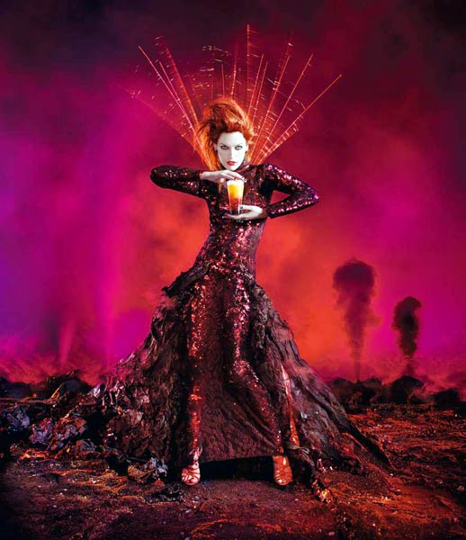 'महाविनाश' के कंसेप्ट पर मिला का 'सुपर अवतार' |  बिकनी मॉडल्‍स