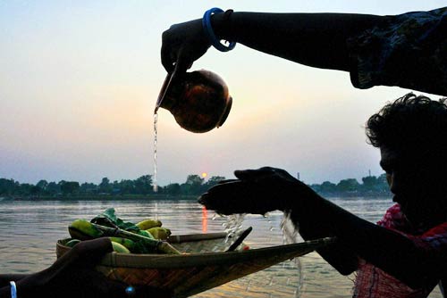 तस्वीरों में देखें सूर्योपासना का महापर्व छठ | फोटो