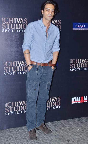 सिवास की पार्टी में सितारों की मस्‍ती...  | ये है जलवा