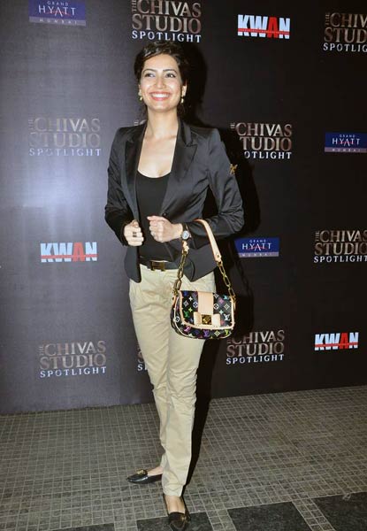 सिवास की पार्टी में सितारों की मस्‍ती...  | ये है जलवा