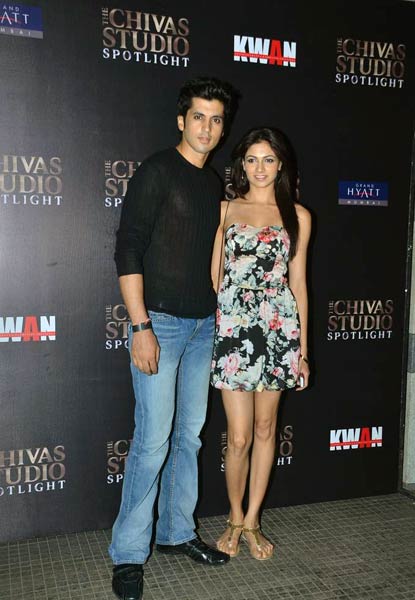 सिवास की पार्टी में सितारों की मस्‍ती...  | ये है जलवा