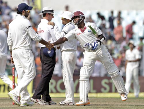 कोलकाता टेस्ट पर टीम इंडिया का कब्जा | पढ़ें