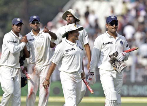 कोलकाता टेस्ट पर टीम इंडिया का कब्जा | पढ़ें