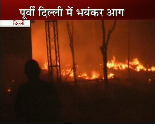 तस्‍वीरों में देखें दिल्‍ली में लगी भयंकर आग