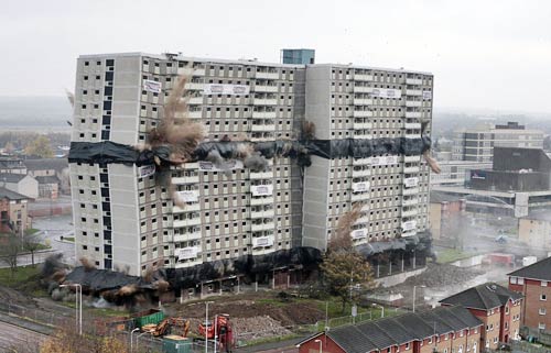 स्‍कॉटलैंड: चंद लम्‍हों में ढह गई इमारत