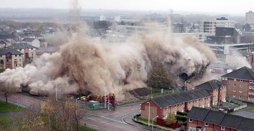 स्‍कॉटलैंड: चंद लम्‍हों में ढह गई इमारत