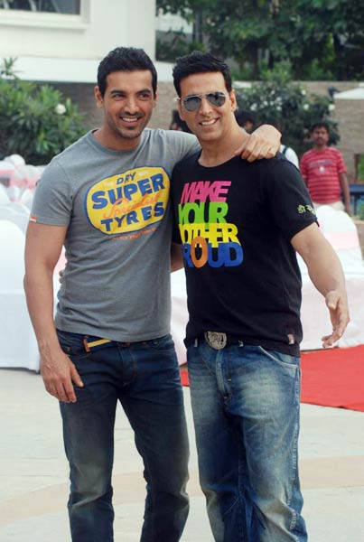 देसी ब्‍वॉयज के संग देसी गर्ल्‍स...। देसी ब्वॉयज