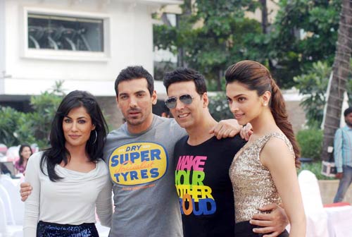 देसी ब्‍वॉयज के संग देसी गर्ल्‍स...। देसी ब्वॉयज