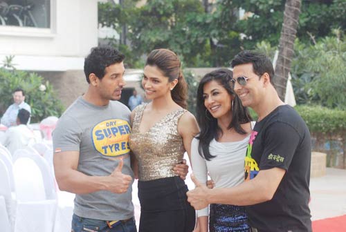 देसी ब्‍वॉयज के संग देसी गर्ल्‍स...। देसी ब्वॉयज