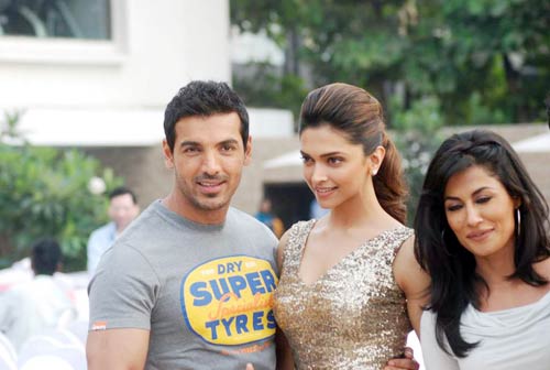 देसी ब्‍वॉयज के संग देसी गर्ल्‍स...। देसी ब्वॉयज