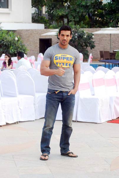 देसी ब्‍वॉयज के संग देसी गर्ल्‍स...। देसी ब्वॉयज