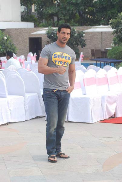 देसी ब्‍वॉयज के संग देसी गर्ल्‍स...। देसी ब्वॉयज