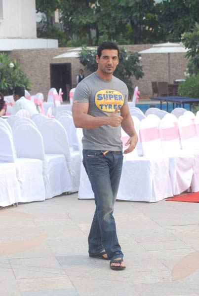 देसी ब्‍वॉयज के संग देसी गर्ल्‍स...। देसी ब्वॉयज