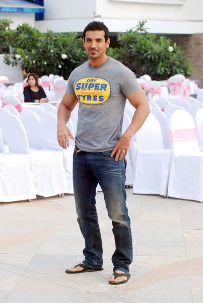 देसी ब्‍वॉयज के संग देसी गर्ल्‍स...। देसी ब्वॉयज