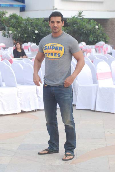 देसी ब्‍वॉयज के संग देसी गर्ल्‍स...। देसी ब्वॉयज