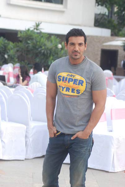 देसी ब्‍वॉयज के संग देसी गर्ल्‍स...। देसी ब्वॉयज