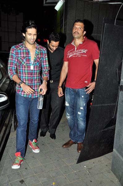 देसी ब्वॉयज की पार्टी में सुंदरियां | बोल्‍ड होती बालाएं... 