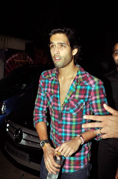 देसी ब्वॉयज की पार्टी में सुंदरियां | बोल्‍ड होती बालाएं... 