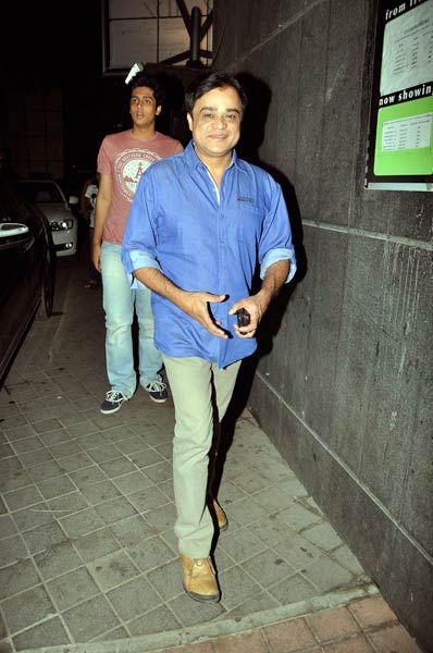 देसी ब्वॉयज की पार्टी में सुंदरियां | बोल्‍ड होती बालाएं... 