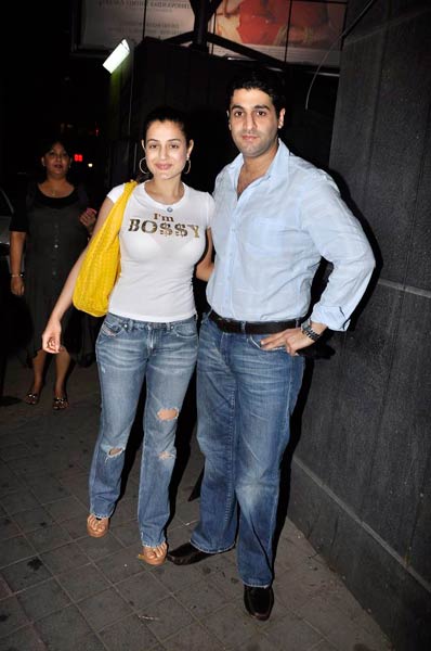 देसी ब्वॉयज की पार्टी में सुंदरियां | बोल्‍ड होती बालाएं... 