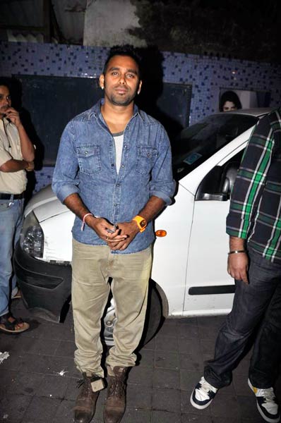 देसी ब्वॉयज की पार्टी में सुंदरियां | बोल्‍ड होती बालाएं... 