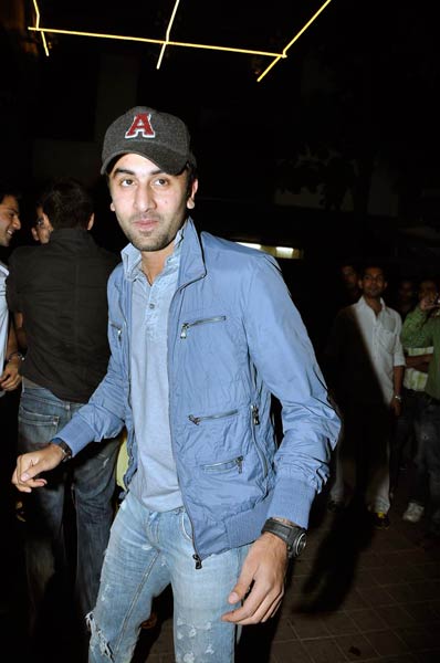 देसी ब्वॉयज की पार्टी में सुंदरियां | बोल्‍ड होती बालाएं... 