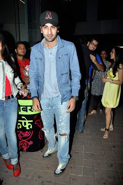 देसी ब्वॉयज की पार्टी में सुंदरियां | बोल्‍ड होती बालाएं... 