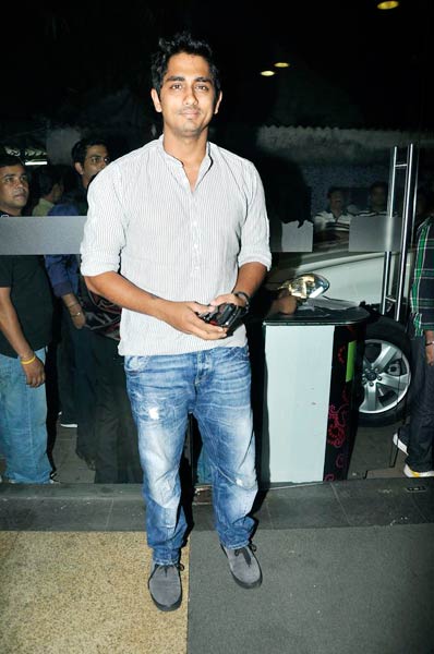 देसी ब्वॉयज की पार्टी में सुंदरियां | बोल्‍ड होती बालाएं... 