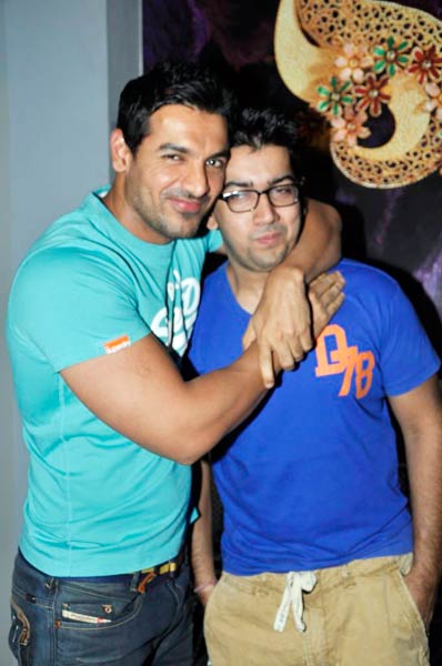 देसी ब्वॉयज की पार्टी में सुंदरियां | बोल्‍ड होती बालाएं... 