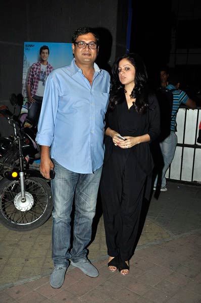 देसी ब्वॉयज की पार्टी में सुंदरियां | बोल्‍ड होती बालाएं... 