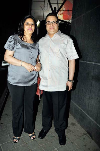 देसी ब्वॉयज की पार्टी में सुंदरियां | बोल्‍ड होती बालाएं... 