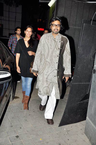 देसी ब्वॉयज की पार्टी में सुंदरियां | बोल्‍ड होती बालाएं... 