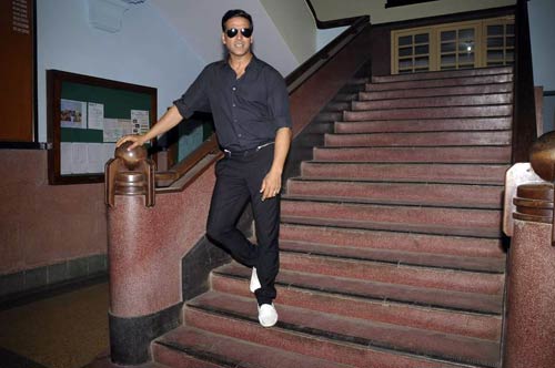 फिल्म 'देसी ब्वॉयज' के प्रोमोशन में जुटे अक्षय...| हिट जोड़ी