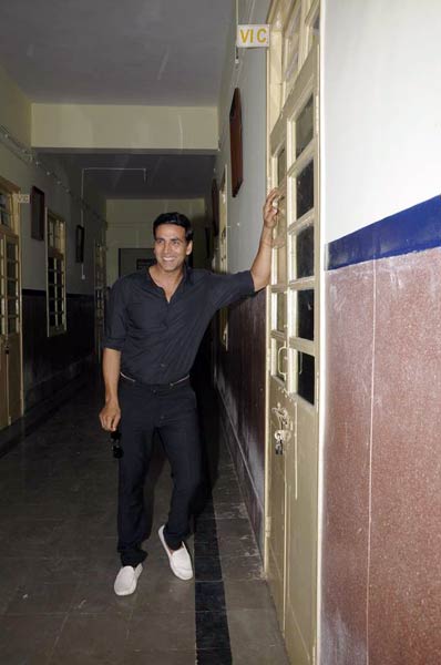 फिल्म 'देसी ब्वॉयज' के प्रोमोशन में जुटे अक्षय...| हिट जोड़ी