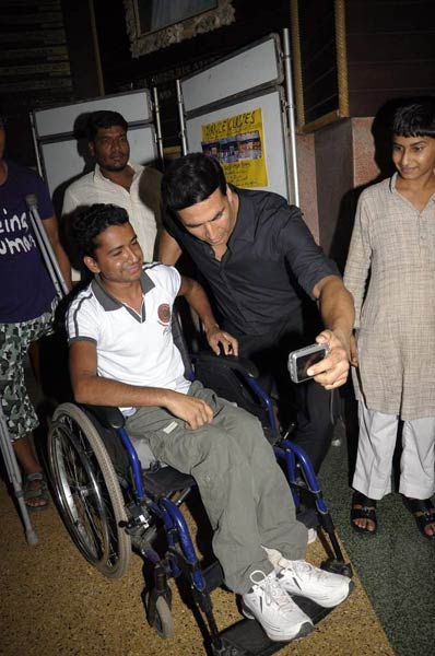 फिल्म 'देसी ब्वॉयज' के प्रोमोशन में जुटे अक्षय...| हिट जोड़ी