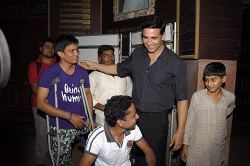 फिल्म 'देसी ब्वॉयज' के प्रोमोशन में जुटे अक्षय...| हिट जोड़ी