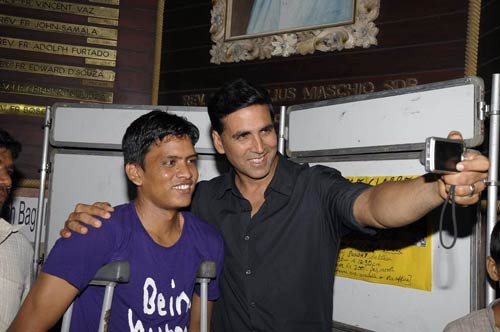 फिल्म 'देसी ब्वॉयज' के प्रोमोशन में जुटे अक्षय...| हिट जोड़ी