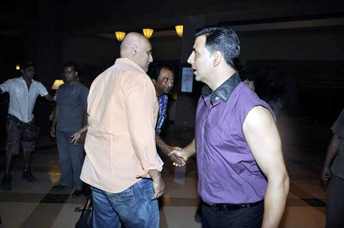 फिल्‍म 'देसी ब्‍वॉयज' का म्‍यूजिक लॉन्‍च...   | ये है जलवा