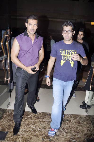 फिल्‍म 'देसी ब्‍वॉयज' का म्‍यूजिक लॉन्‍च...   | ये है जलवा