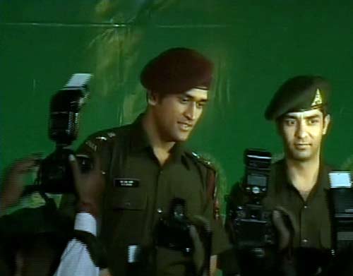 लेफ्टिनेंट कर्नल बन गए धोनी | धोनी पर विशेष