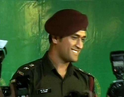 लेफ्टिनेंट कर्नल बन गए धोनी | धोनी पर विशेष